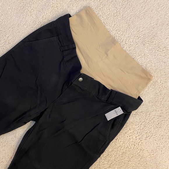 Gap NWT maternity cargo pants - Picture 3 of 9